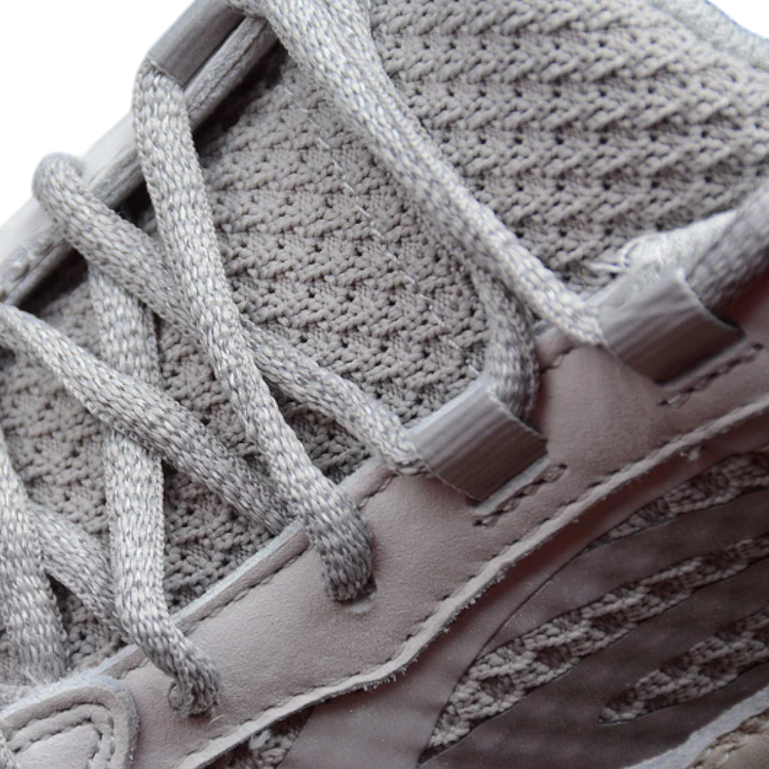 Yzy 700 V2 'Static'