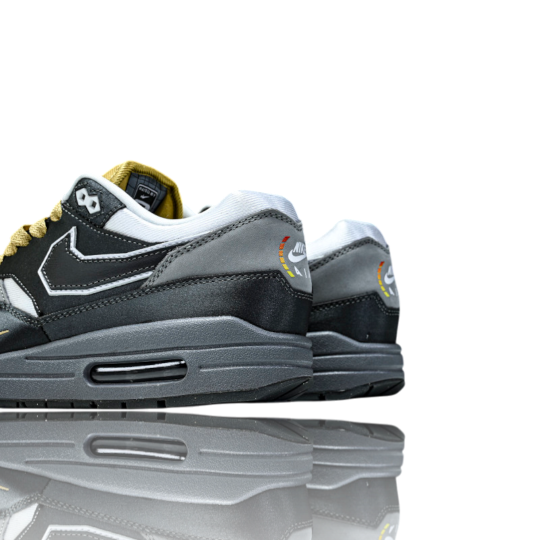 AM1 .SWOOSH Low Poly Big Head Mode