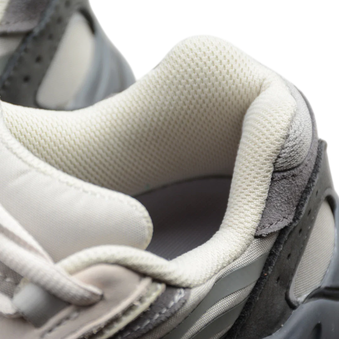 Yzy 700 V2 'Tephra'
