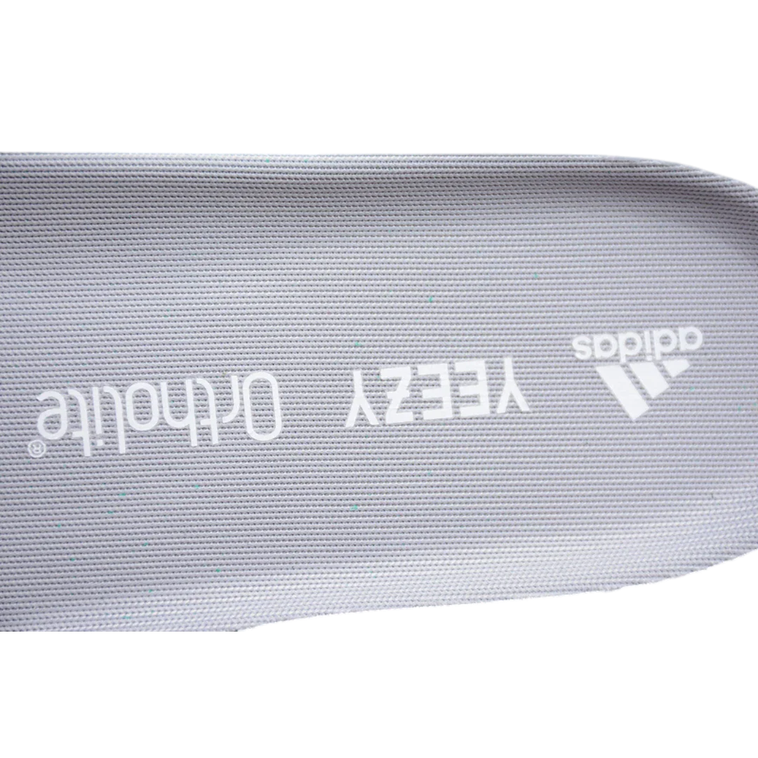 Yzy 700 V2 'Static'