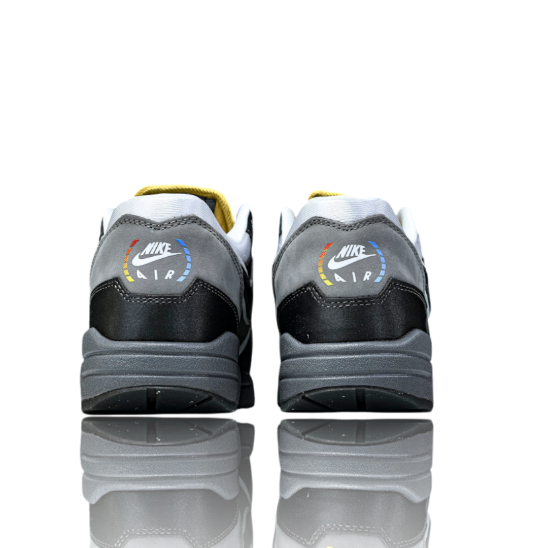 AM1 .SWOOSH Low Poly Big Head Mode